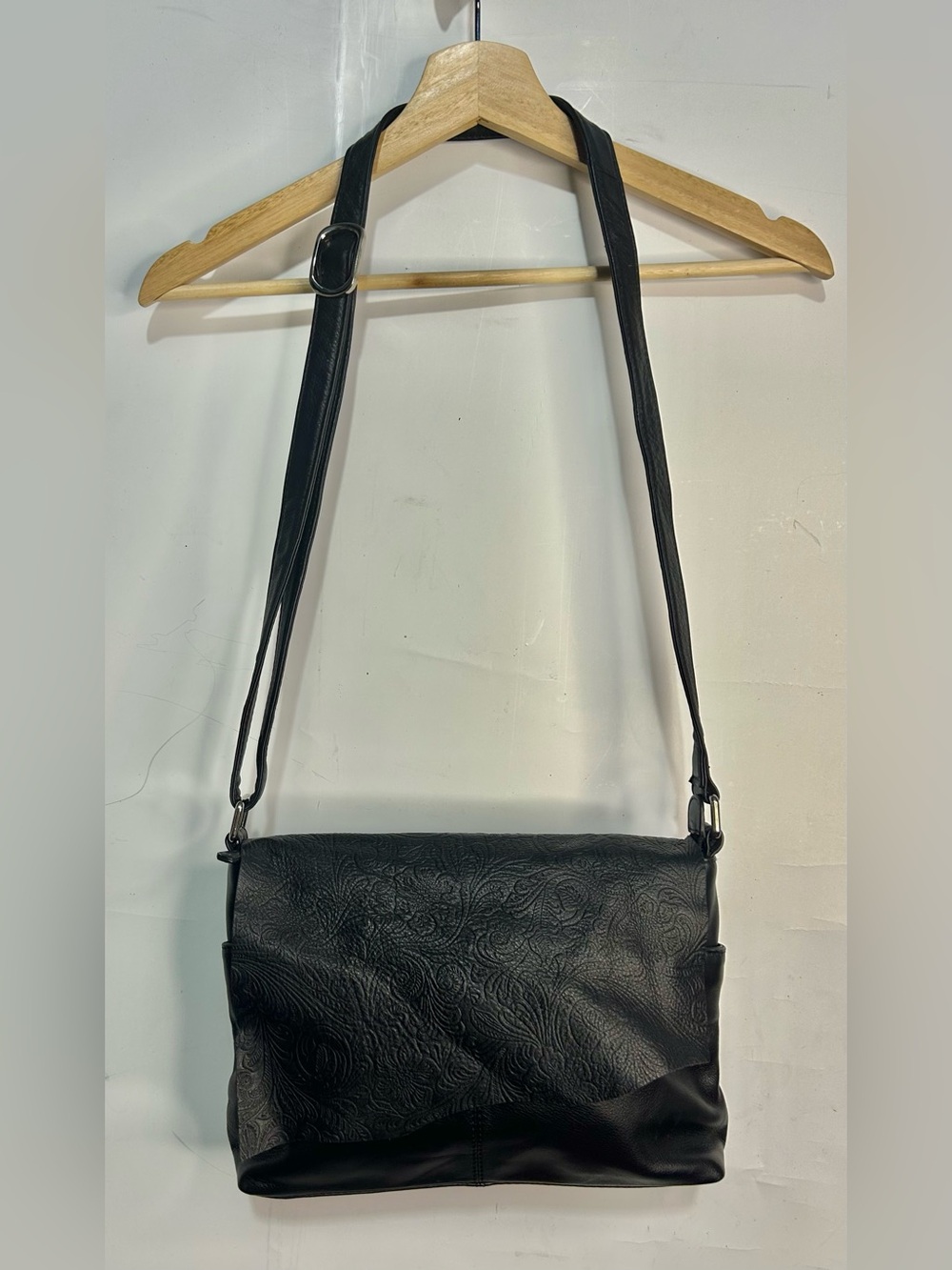 ili Black Leather Purse with RFID Technology